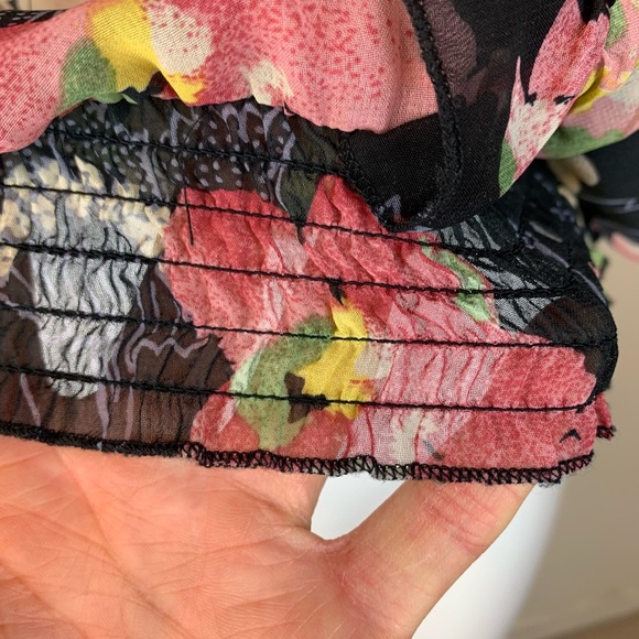 21 Sleeveless Blouse - Small - Picture 7 of 7